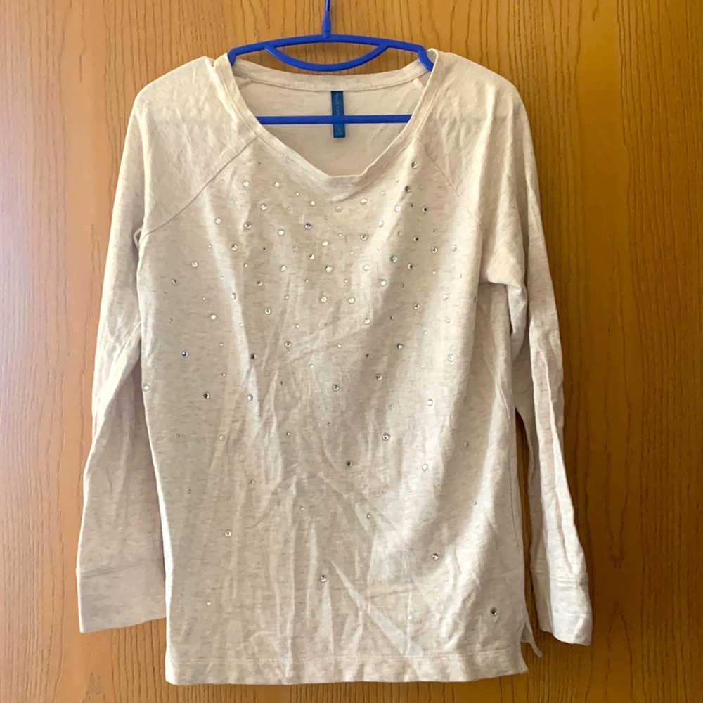 Women’s lightweight sweater with jems